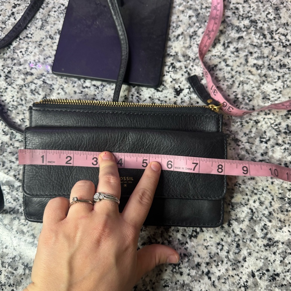 Fossil Black Cow Hide Leather Crossbody Bag with Gold Accents - Picture 12 of 13